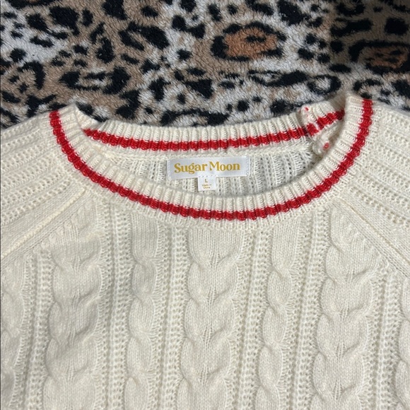 Cable Knit Cream Short Sleeve Sweater with Red Accents - Picture 2 of 5